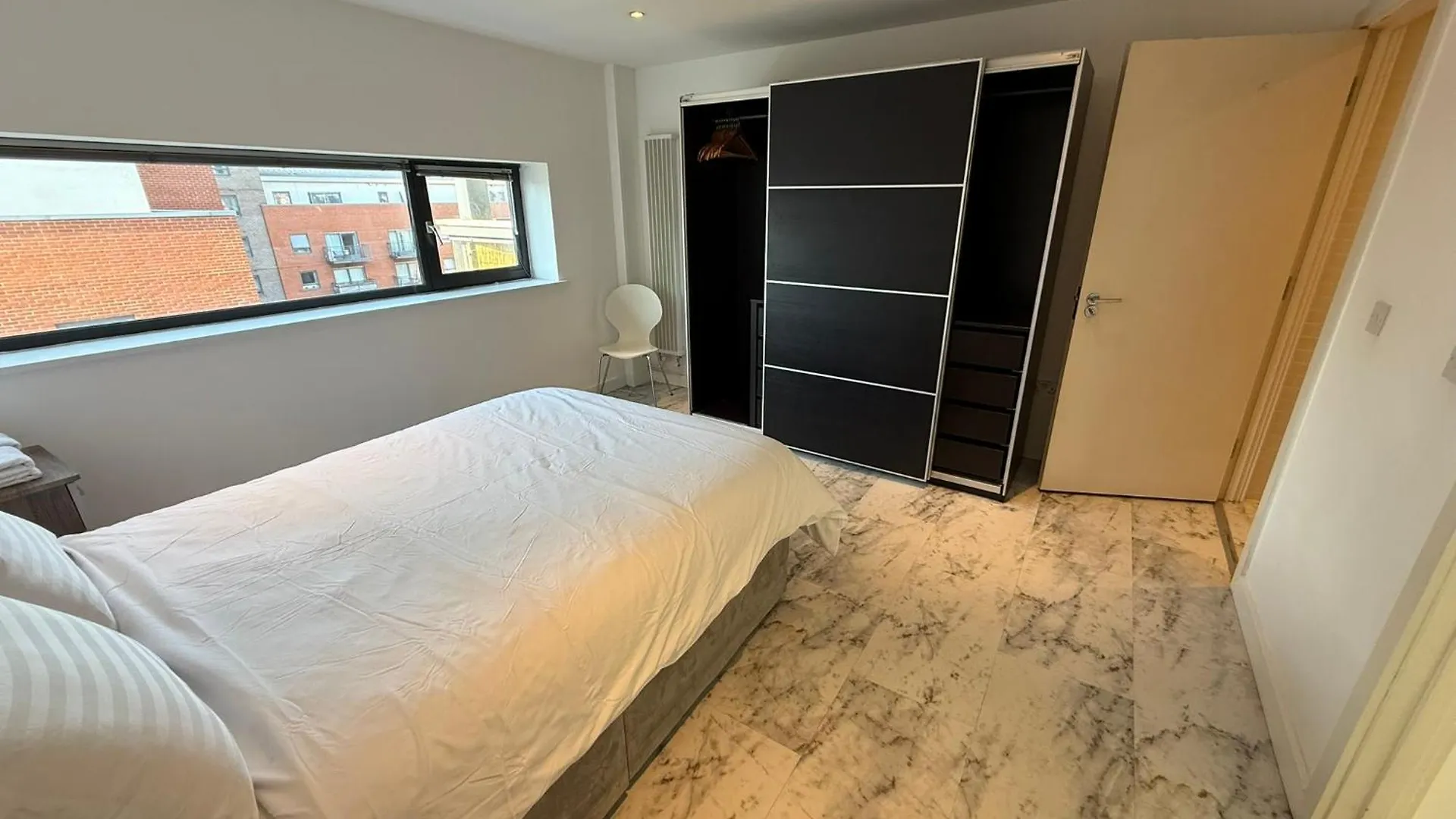 Entire Flat With 2X Bedrooms, 2X Bathrooms And A Big Living Room In The Olympic Park And Westfield At Stratford London 5*,  United Kingdom