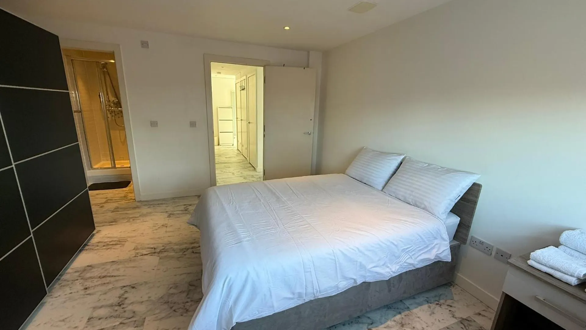 Entire Flat With 2X Bedrooms, 2X Bathrooms And A Big Living Room In The Olympic Park And Westfield At Stratford London 5*,