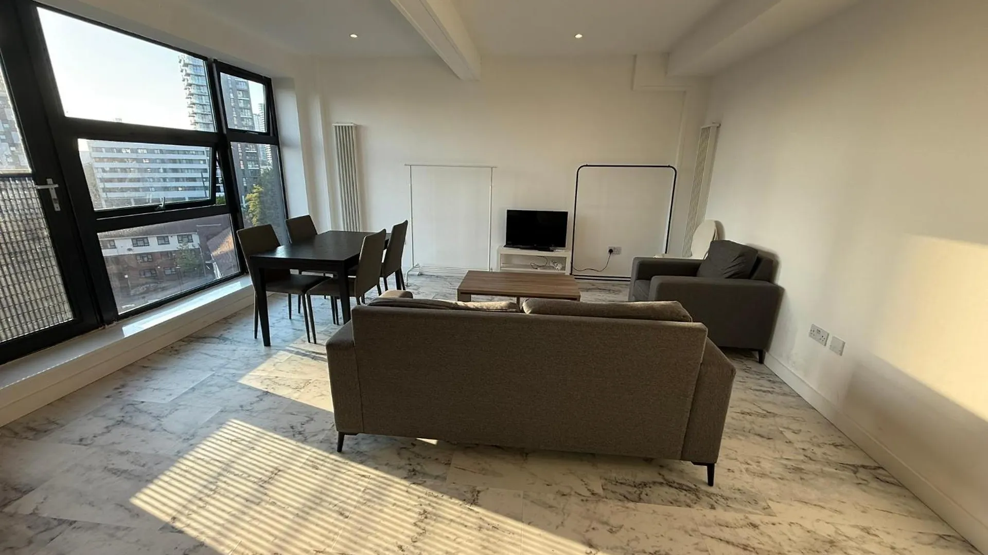 Entire Flat With 2X Bedrooms, 2X Bathrooms And A Big Living Room In The Olympic Park And Westfield At Stratford London Hotel