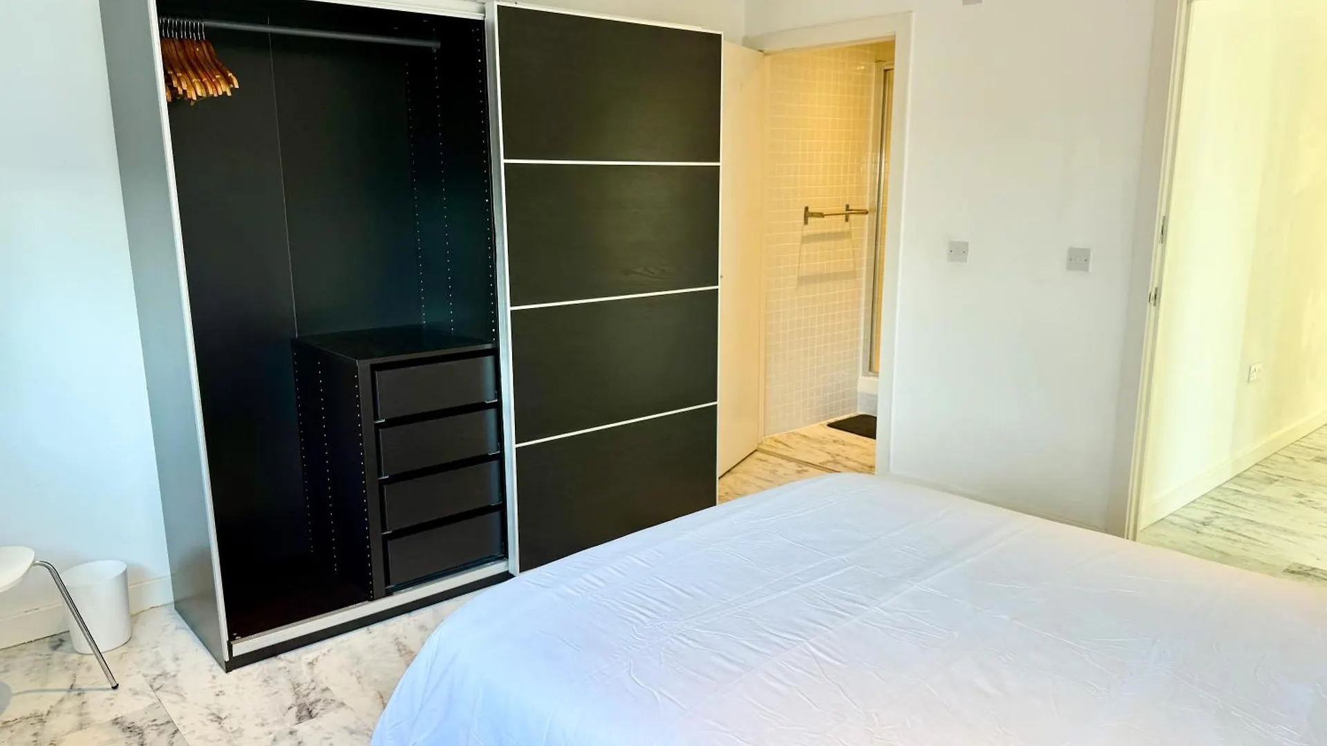 Entire Flat With 2X Bedrooms, 2X Bathrooms And A Big Living Room In The Olympic Park And Westfield At Stratford London 5*,