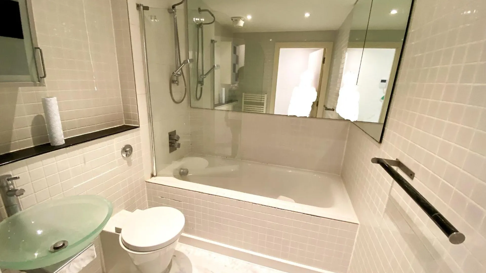 Entire Flat With 2X Bedrooms, 2X Bathrooms And A Big Living Room In The Olympic Park And Westfield At Stratford London Hotel