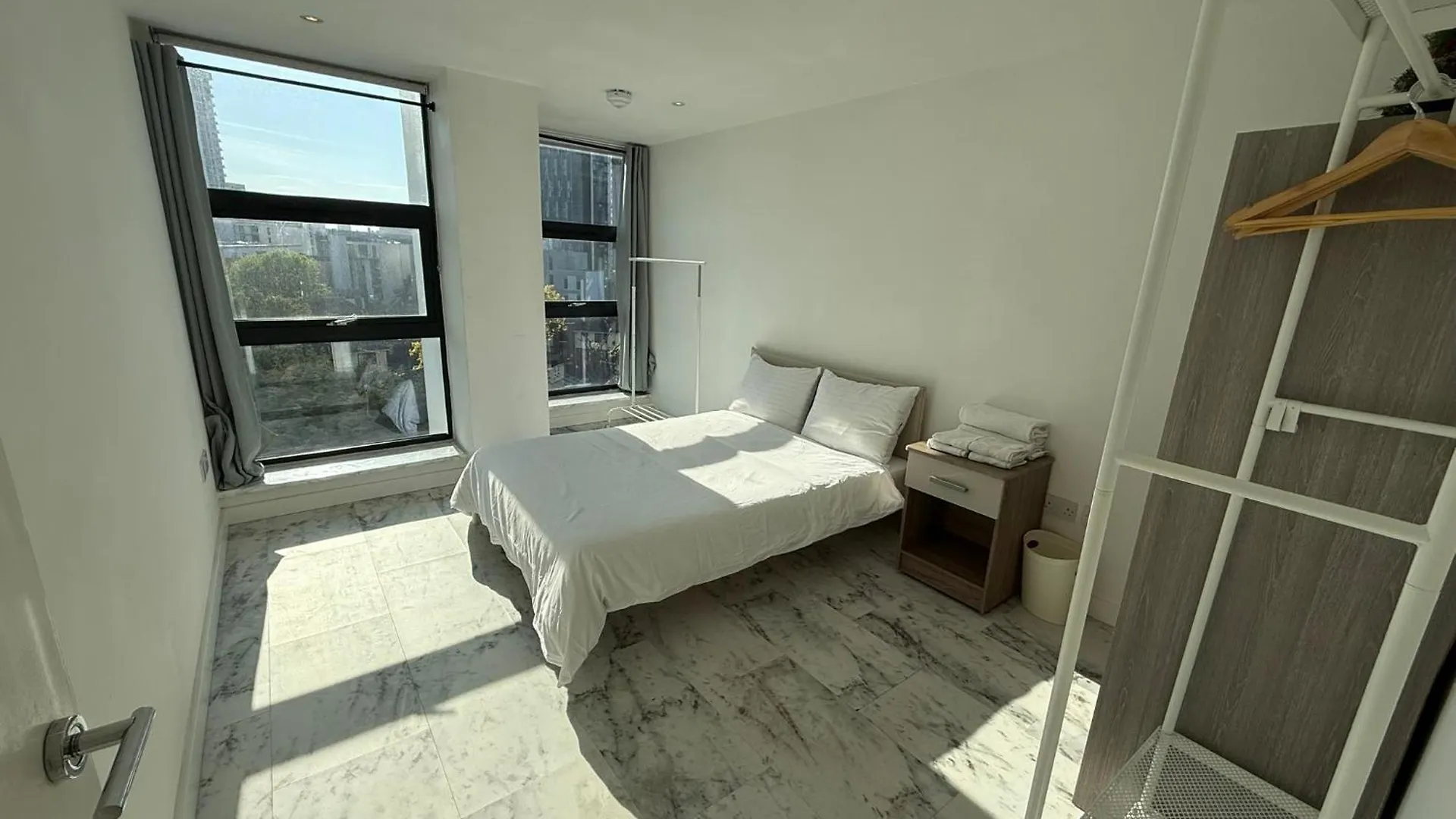 Entire Flat With 2X Bedrooms, 2X Bathrooms And A Big Living Room In The Olympic Park And Westfield At Stratford London Hotel