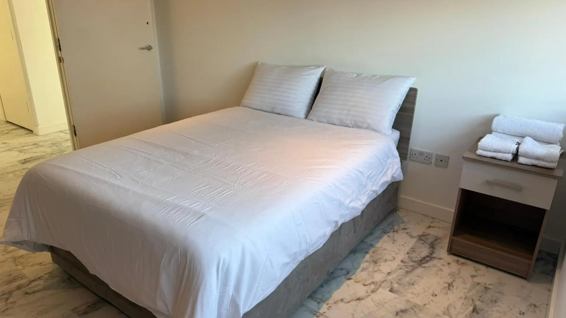 Entire Flat With 2X Bedrooms, 2X Bathrooms And A Big Living Room In The Olympic Park And Westfield At Stratford London