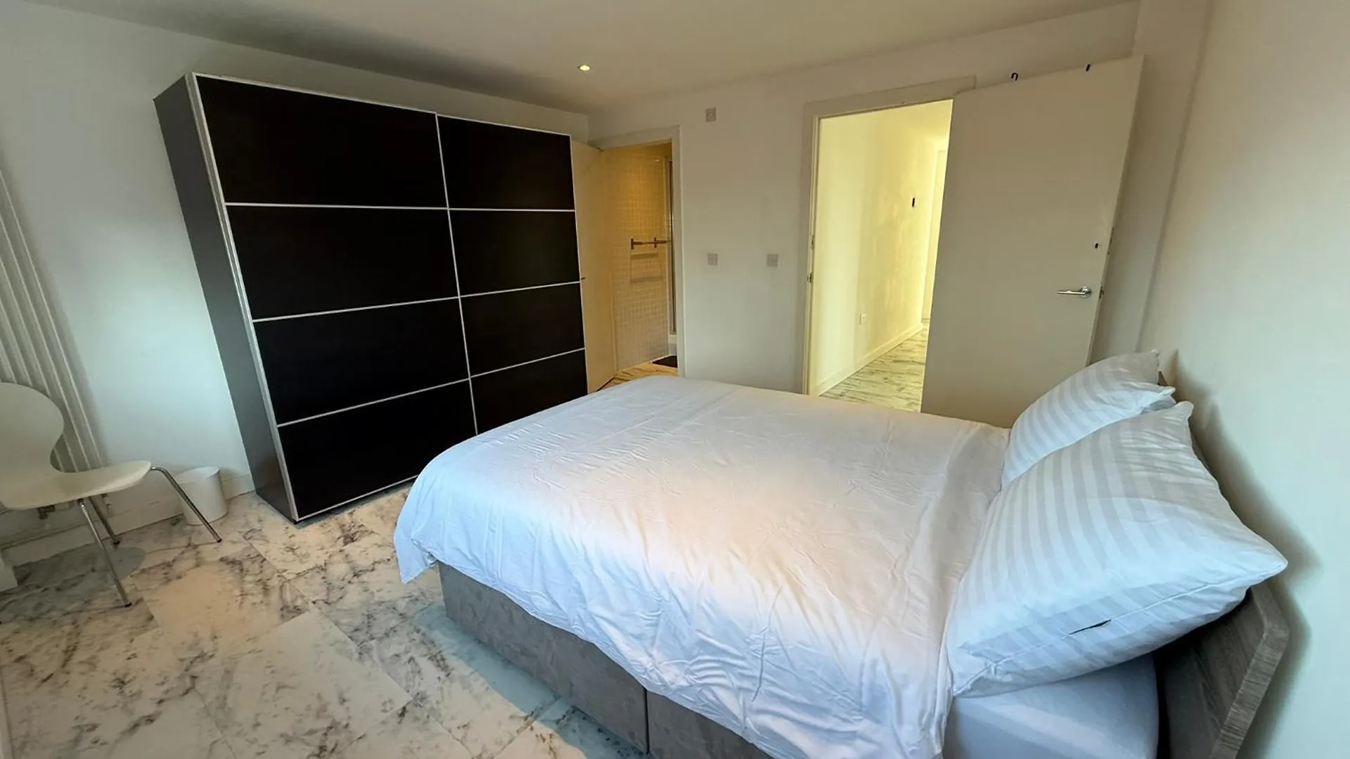 Hotel Entire Flat With 2X Bedrooms, 2X Bathrooms And A Big Living Room In The Olympic Park And Westfield At Stratford London