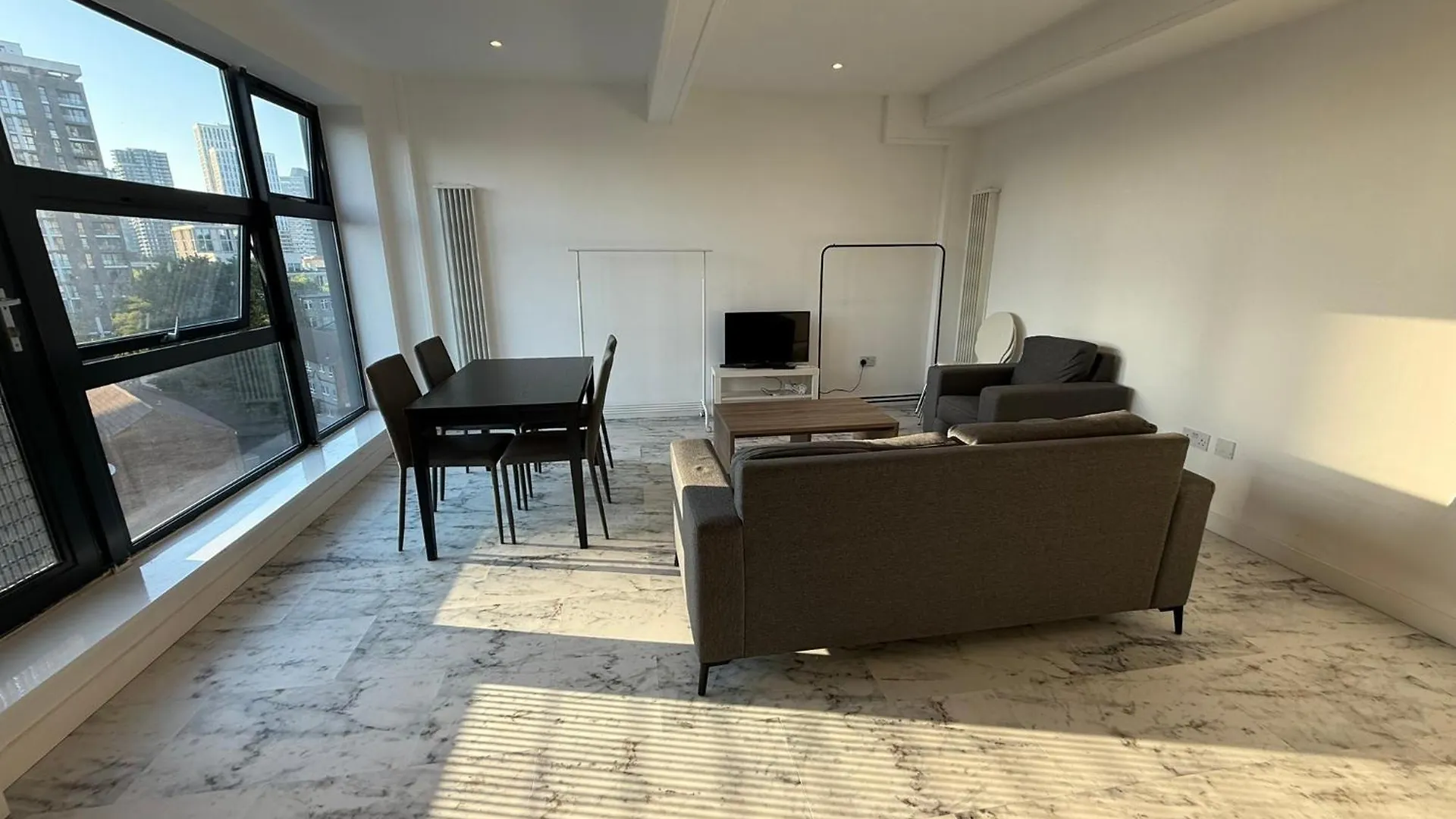 Entire Flat With 2X Bedrooms, 2X Bathrooms And A Big Living Room In The Olympic Park And Westfield At Stratford London