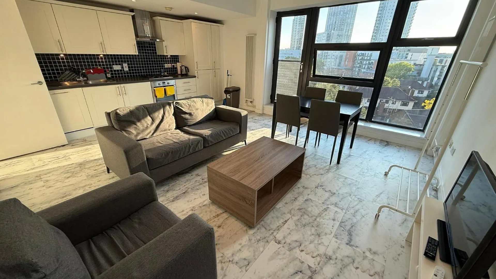 Entire Flat With 2X Bedrooms, 2X Bathrooms And A Big Living Room In The Olympic Park And Westfield At Stratford London