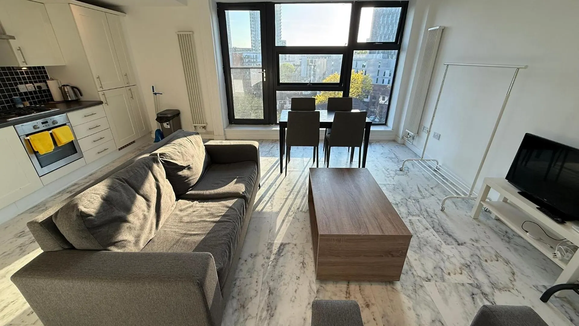 Entire Flat With 2X Bedrooms, 2X Bathrooms And A Big Living Room In The Olympic Park And Westfield At Stratford London