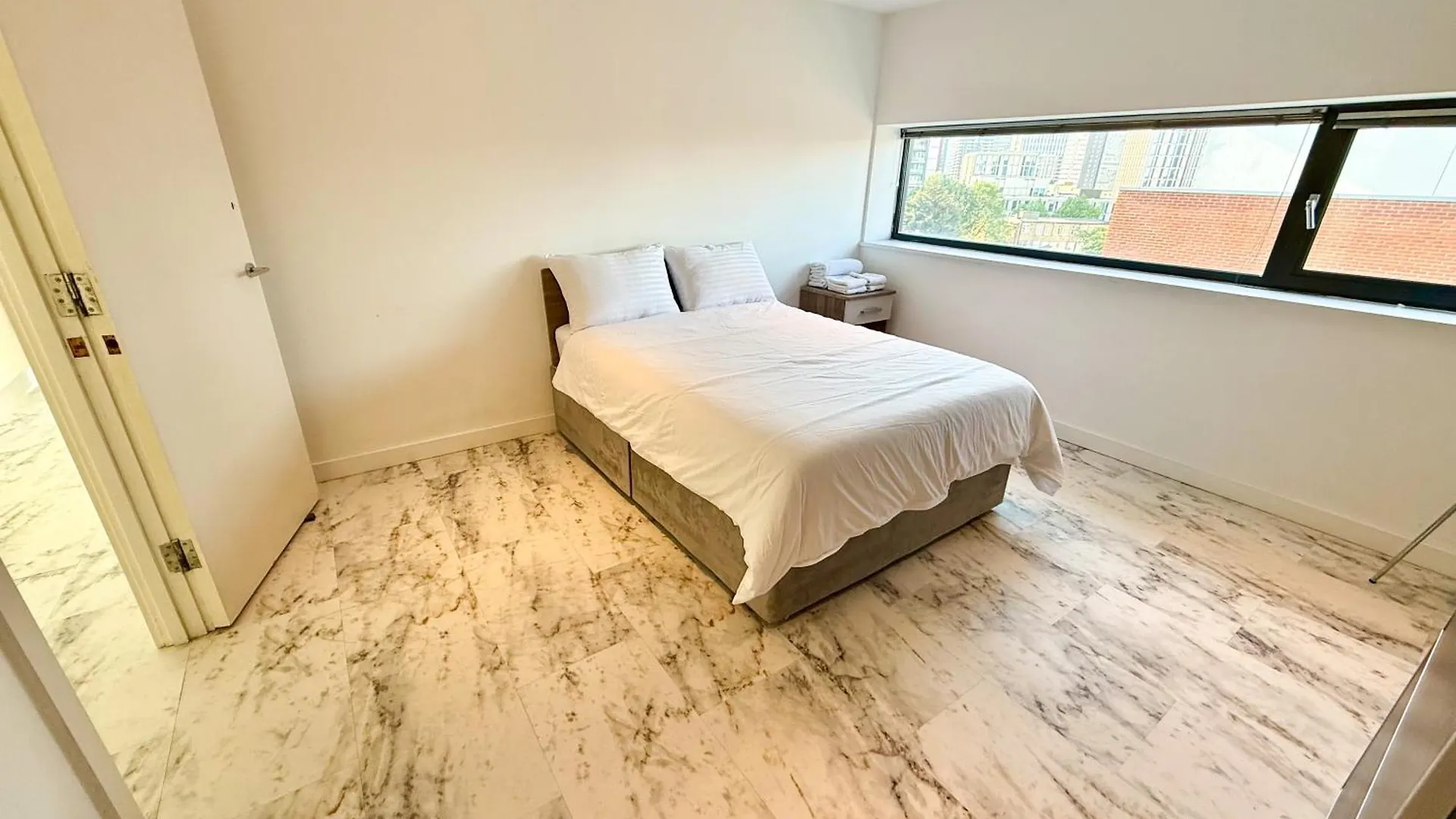 Entire Flat With 2X Bedrooms, 2X Bathrooms And A Big Living Room In The Olympic Park And Westfield At Stratford London 5*,  United Kingdom