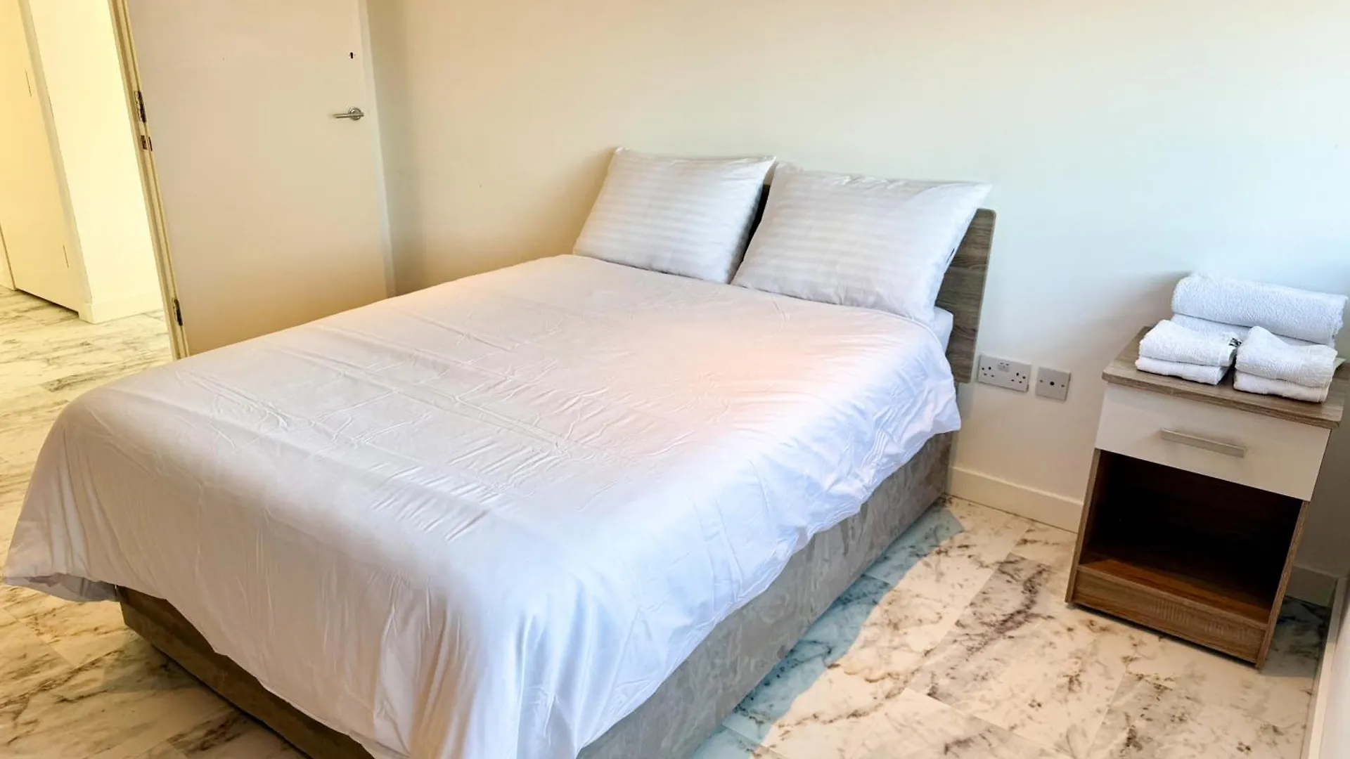 Hotel Entire Flat With 2X Bedrooms, 2X Bathrooms And A Big Living Room In The Olympic Park And Westfield At Stratford London