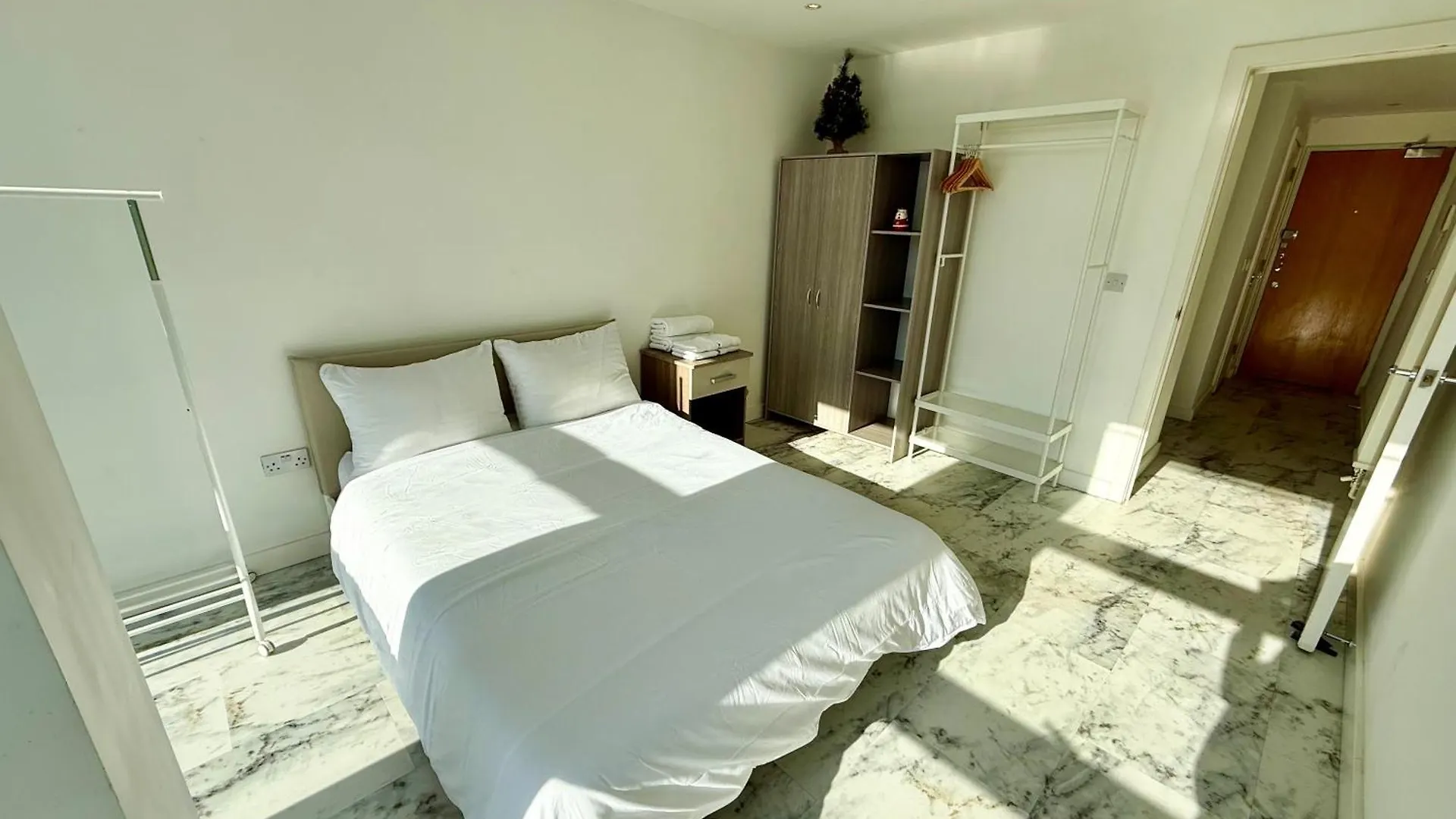 Entire Flat With 2X Bedrooms, 2X Bathrooms And A Big Living Room In The Olympic Park And Westfield At Stratford London 5*,  United Kingdom