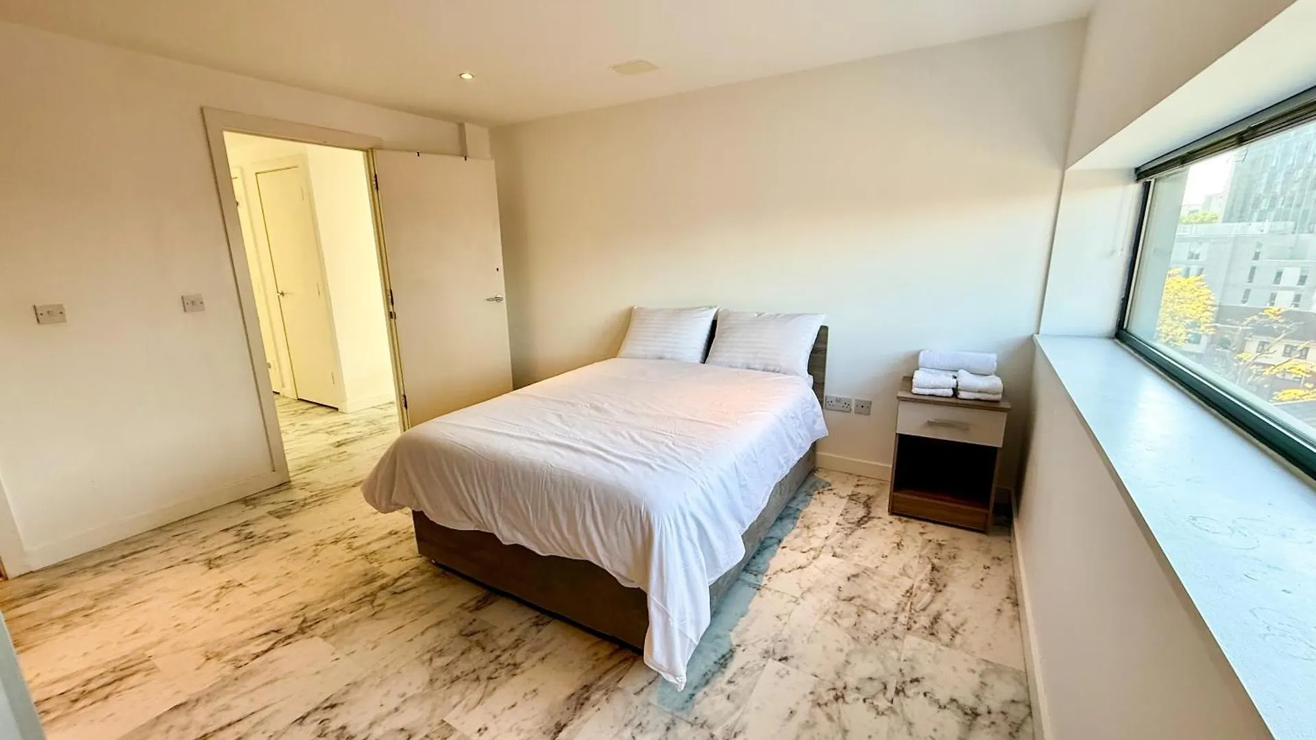 Entire Flat With 2X Bedrooms, 2X Bathrooms And A Big Living Room In The Olympic Park And Westfield At Stratford London 5*,  United Kingdom
