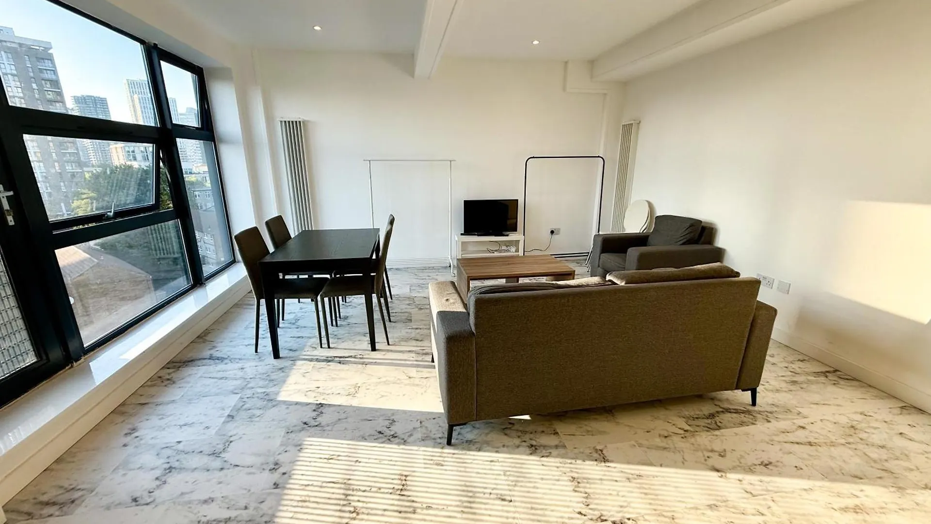 Entire Flat With 2X Bedrooms, 2X Bathrooms And A Big Living Room In The Olympic Park And Westfield At Stratford London Hotel
