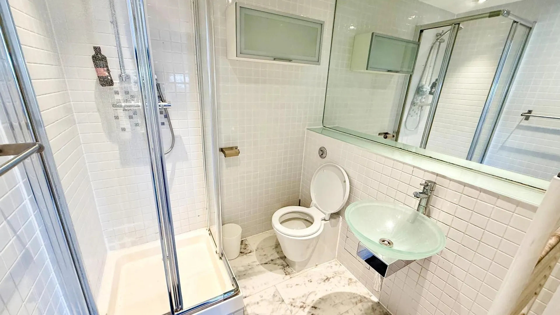 Entire Flat With 2X Bedrooms, 2X Bathrooms And A Big Living Room In The Olympic Park And Westfield At Stratford London