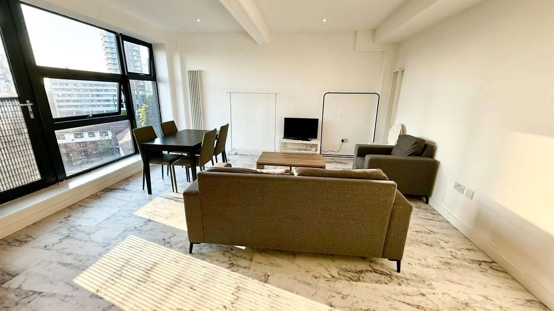 Entire Flat With 2X Bedrooms, 2X Bathrooms And A Big Living Room In The Olympic Park And Westfield At Stratford London 5*,